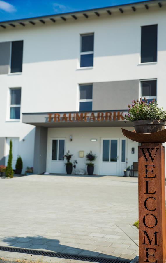 Hotel Traumfabrik Büttelborn Екстериор снимка